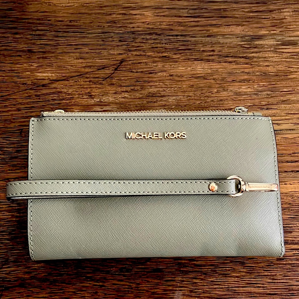 Michael Kors wrist wallet brand new used only once